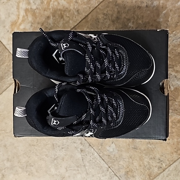 UNDER ARMOR Glyde Kids Cleats - Picture 4 of 6